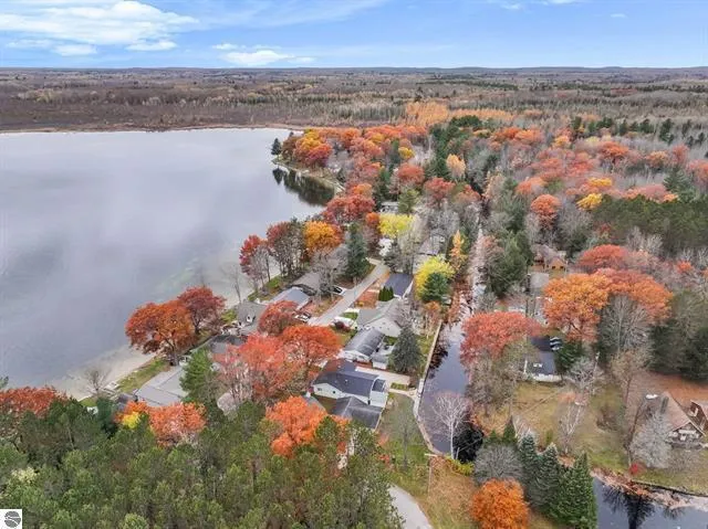 $325,000 | 224 West Lake Drive, Cadillac, MI 49601