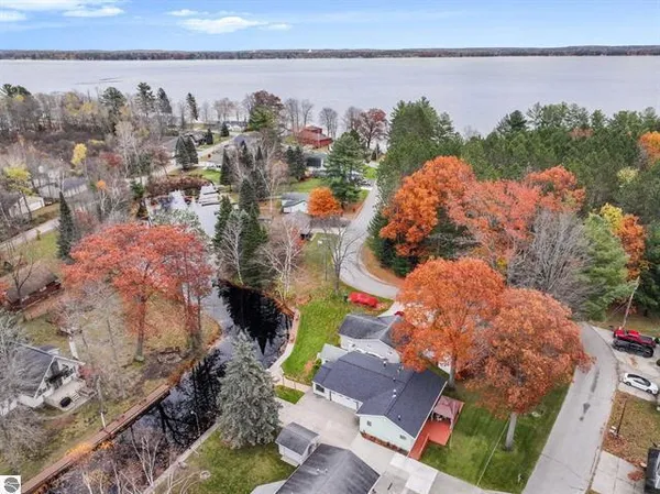 $320,000 | 224 West Lake Drive, Cadillac, MI 49601