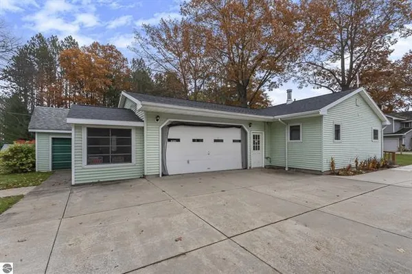 $320,000 | 224 West Lake Drive, Cadillac, MI 49601