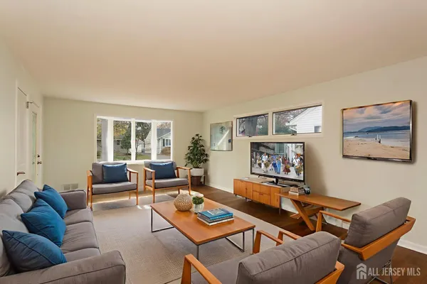 $3,847 | 78 Hazelwood Avenue, Metuchen, NJ 08840