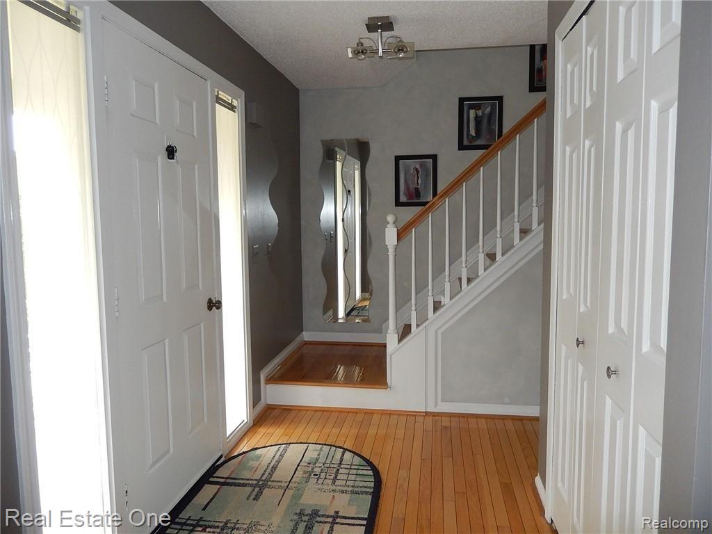 45722 Cider Mill Road Novi, MI 48374 - Photo 2 of 29