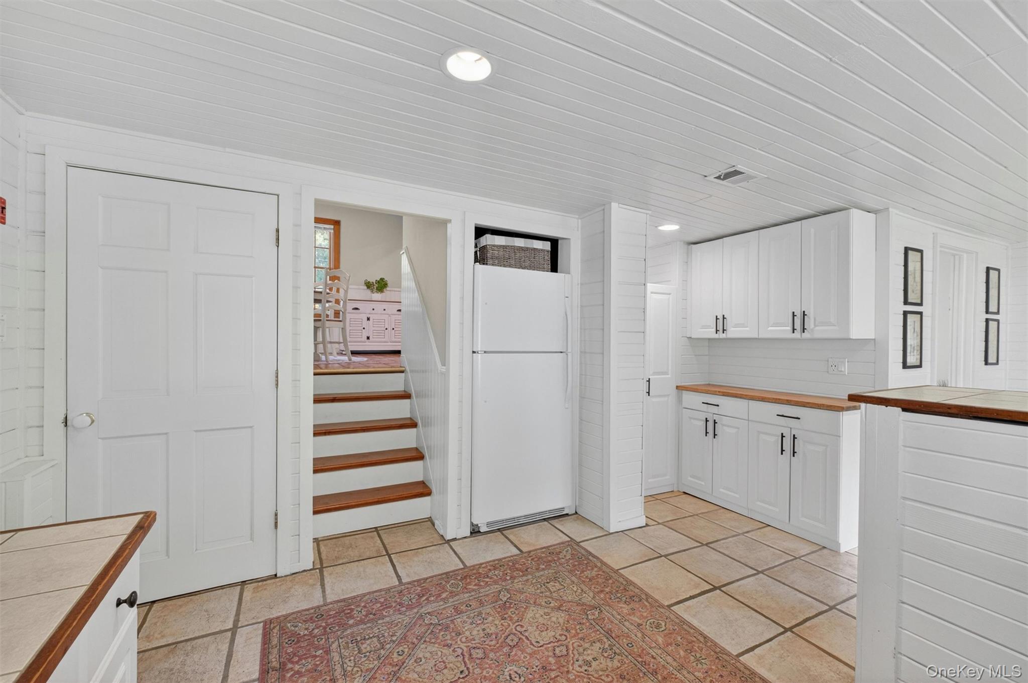 7 Ridgewood Terrace Poughkeepsie, NY 12603 - Photo 22 of 46 Access to Kitchen