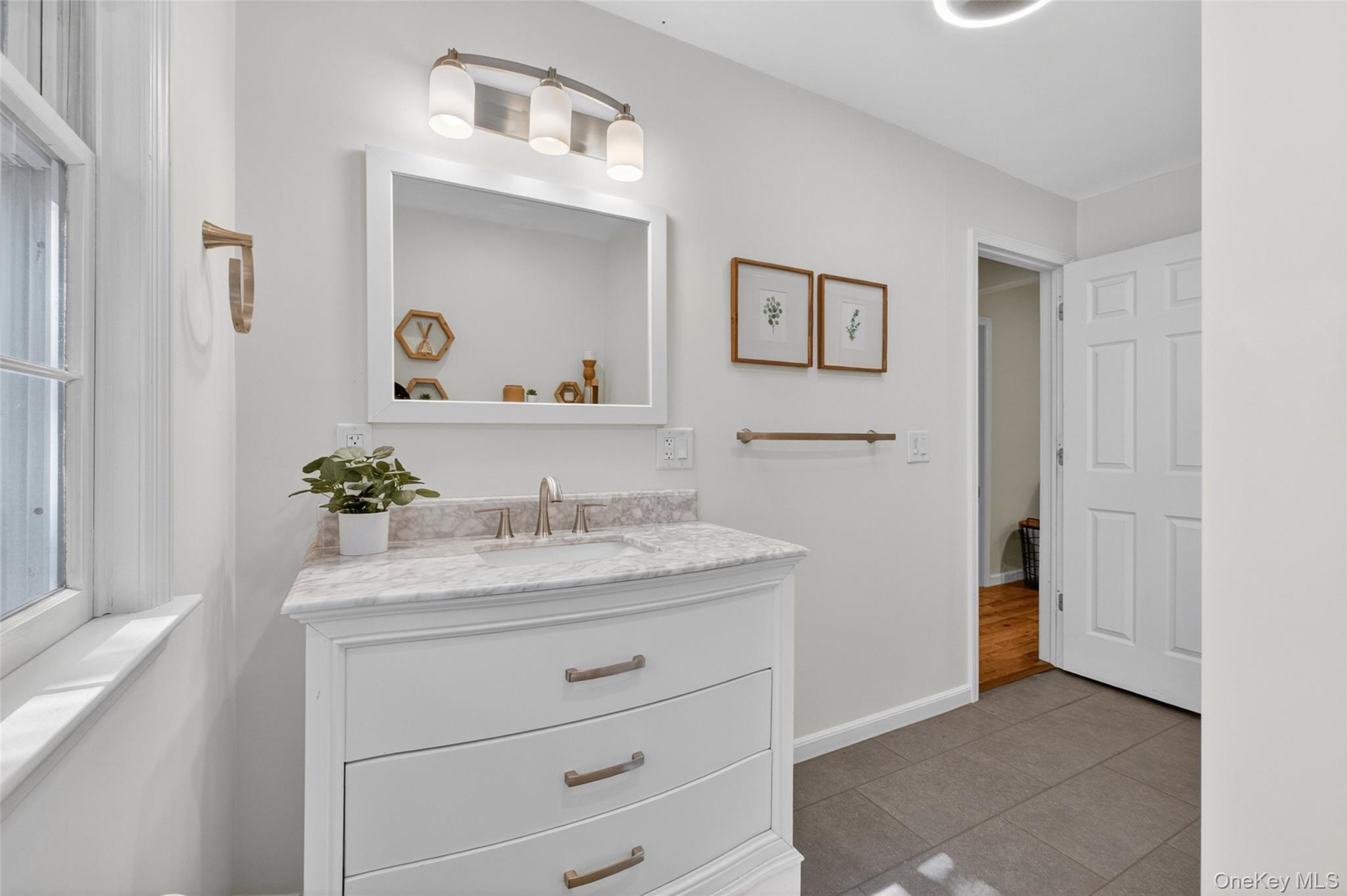 7 Ridgewood Terrace Poughkeepsie, NY 12603 - Photo 31 of 46 Second Hall Bathroom