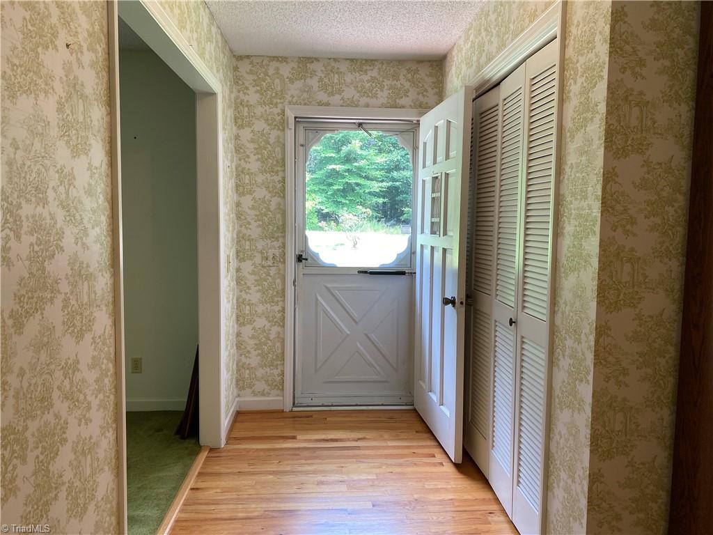 438 Edwards Cedar Lane Road Elkin, NC 28621 - Photo 21 of 42 Foyer
