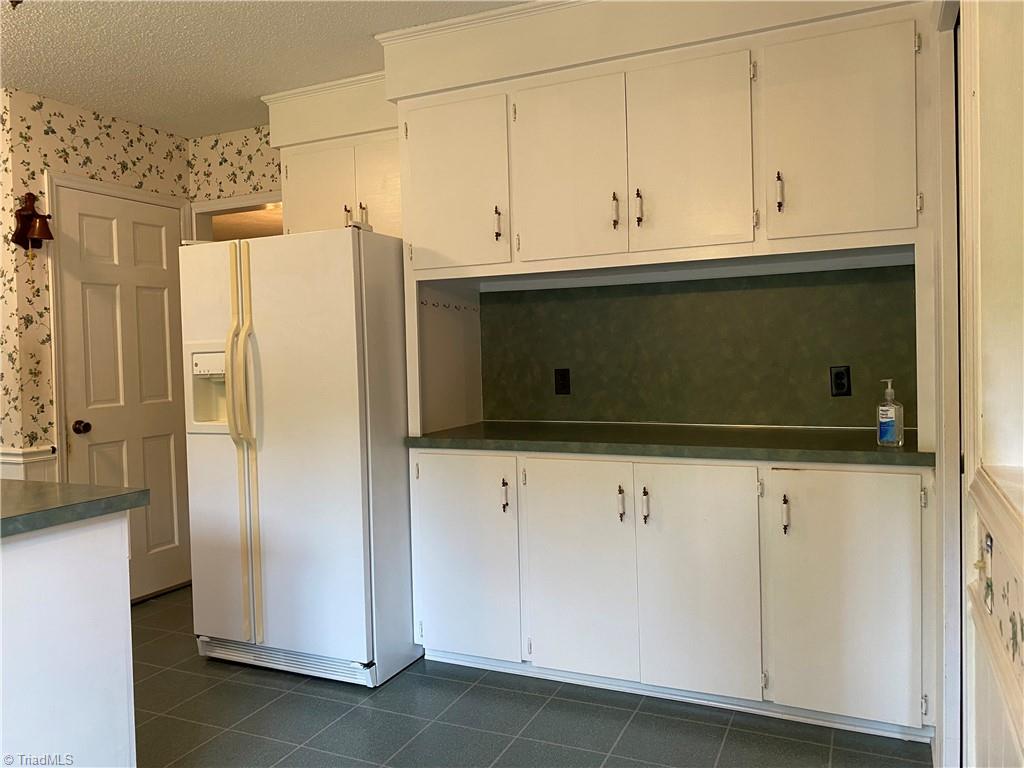438 Edwards Cedar Lane Road Elkin, NC 28621 - Photo 25 of 42 Kitchen