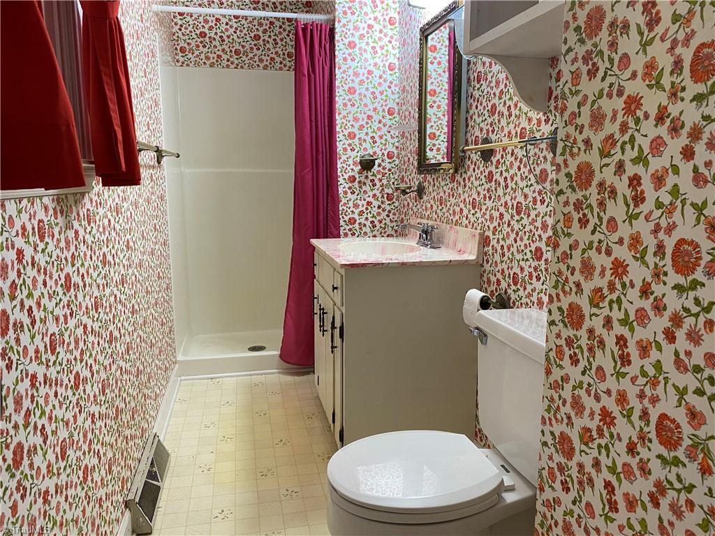438 Edwards Cedar Lane Road Elkin, NC 28621 - Photo 39 of 42 Primary Bathroom