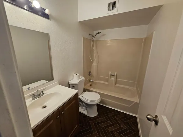 $1,050 | 2801 East Monte Cristo Avenue, Unit 201, Phoenix, AZ 85032