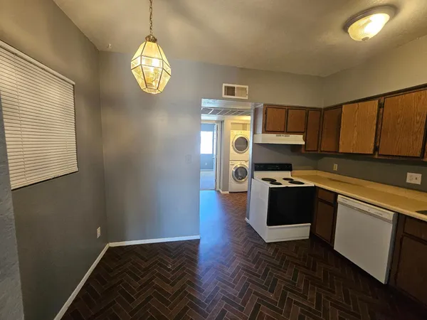 $1,095 | 2801 East Monte Cristo Avenue, Unit 201, Phoenix, AZ 85032