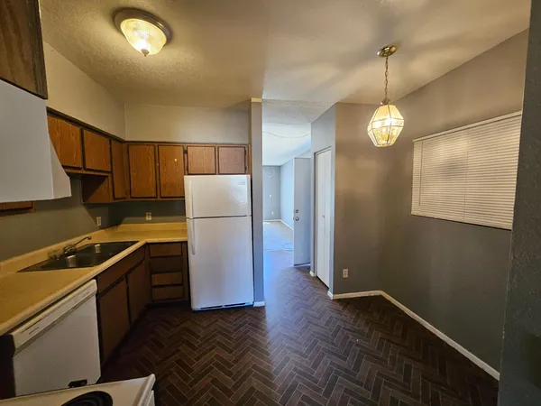 $1,095 | 2801 East Monte Cristo Avenue, Unit 201, Phoenix, AZ 85032