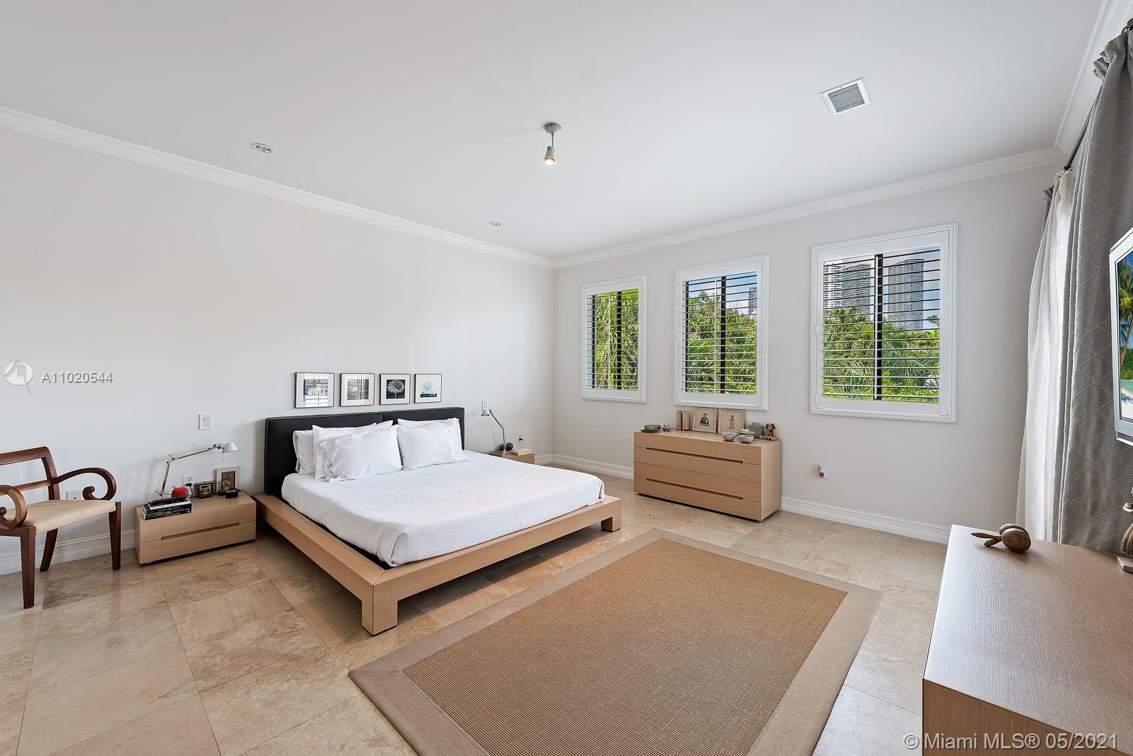 11 Southwest 19th Road Miami, FL 33129 - Photo 23 of 35