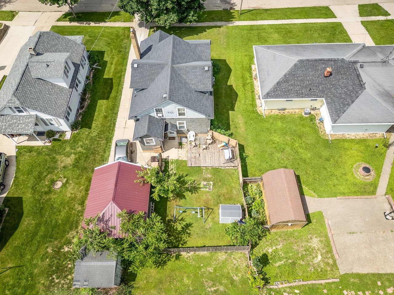 1247 West Logan Street Freeport, IL 61032 - Photo 33 of 34 an aerial view of a house with a garden