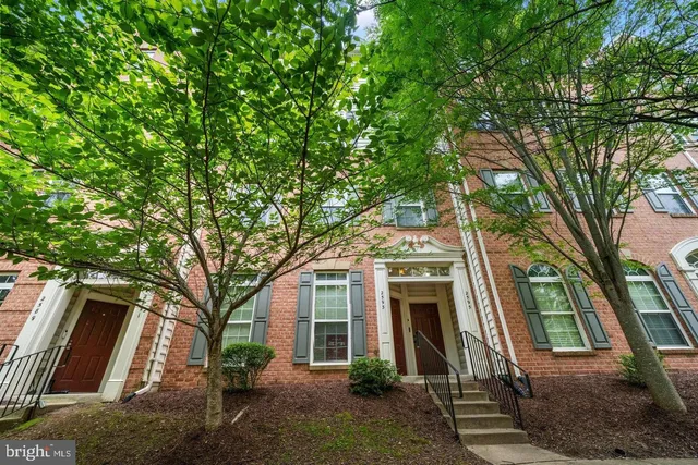 $2,800 | 2593 Eastbourne Drive, Woodbridge, VA 22191