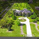 $1,750,000 | 2018 San Joaquin Parkway, Friendswood, TX 77546