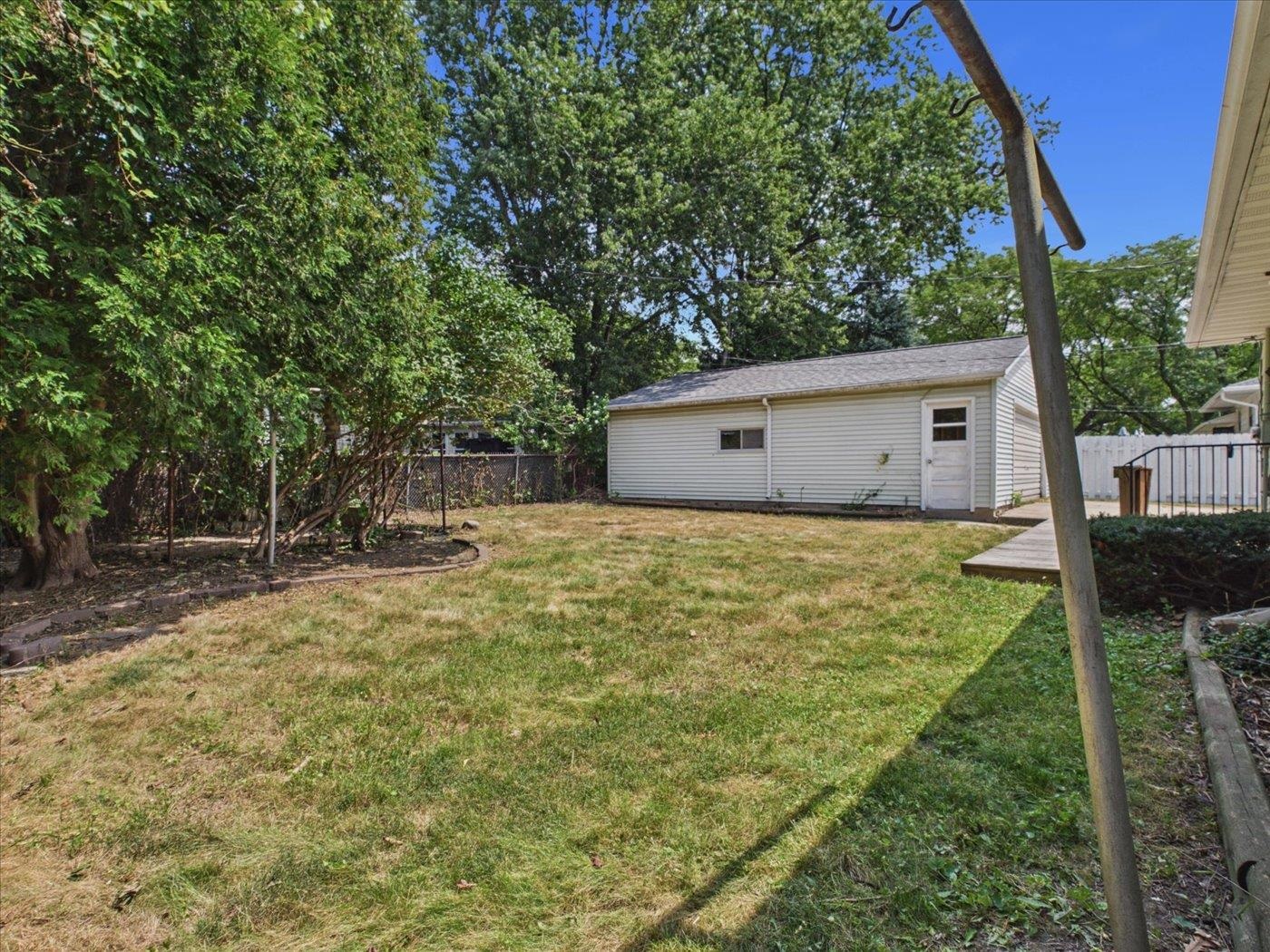1710 Thackeray Road Madison, WI 53704 - Photo 39 of 45