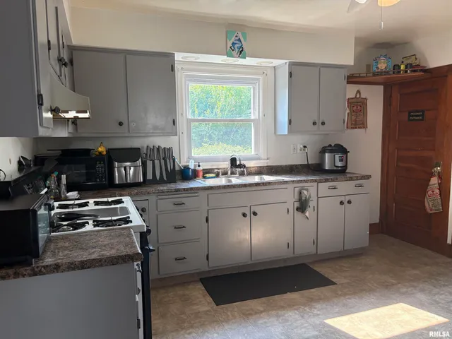 $145,000 | 17 East 5th Street, Milledgeville, IL 61051