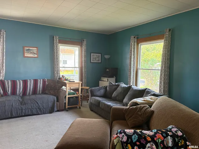 $145,000 | 17 East 5th Street, Milledgeville, IL 61051