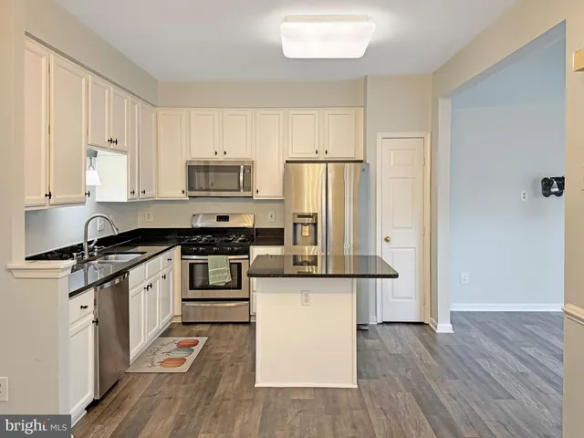 $3,050 | 25415 Morse Drive, Chantilly, VA 20152