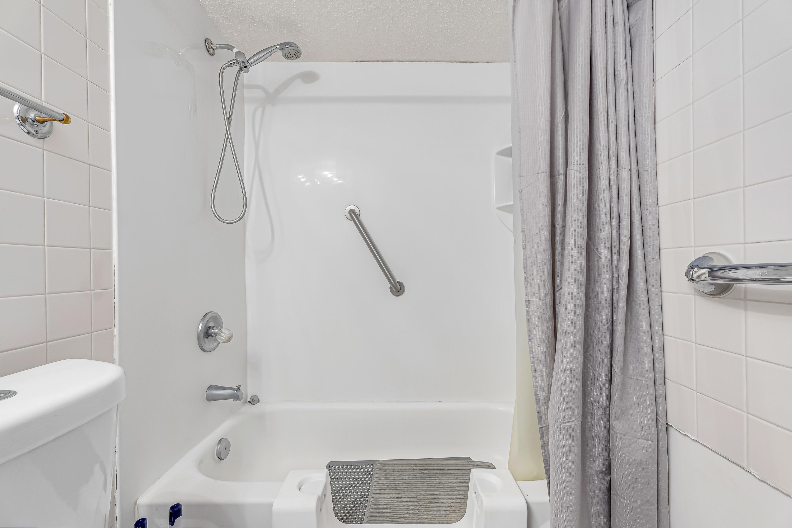101 Old Ferry Road, Unit 20B Shalimar, FL 32579 - Photo 22 of 30 a bathroom with a shower and a bath tub