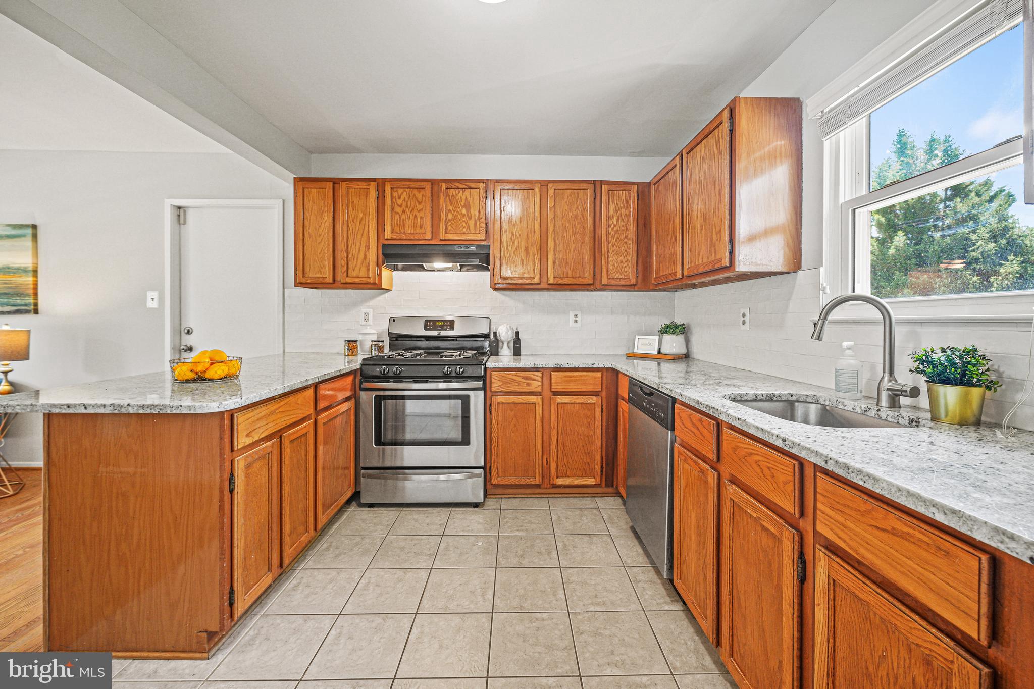 432 Woonsockett Lane Silver Spring, MD 20905 - Photo 11 of 53