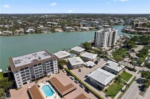 $759,000 | 2500 Gulf Shore Boulevard North, Unit N7, Naples, FL 34103