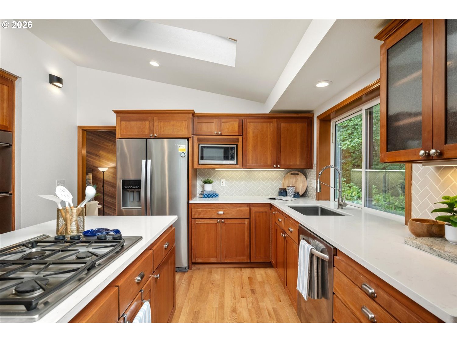 4602 Southwest 25th Avenue Portland, OR 97239 - Photo 12 of 42