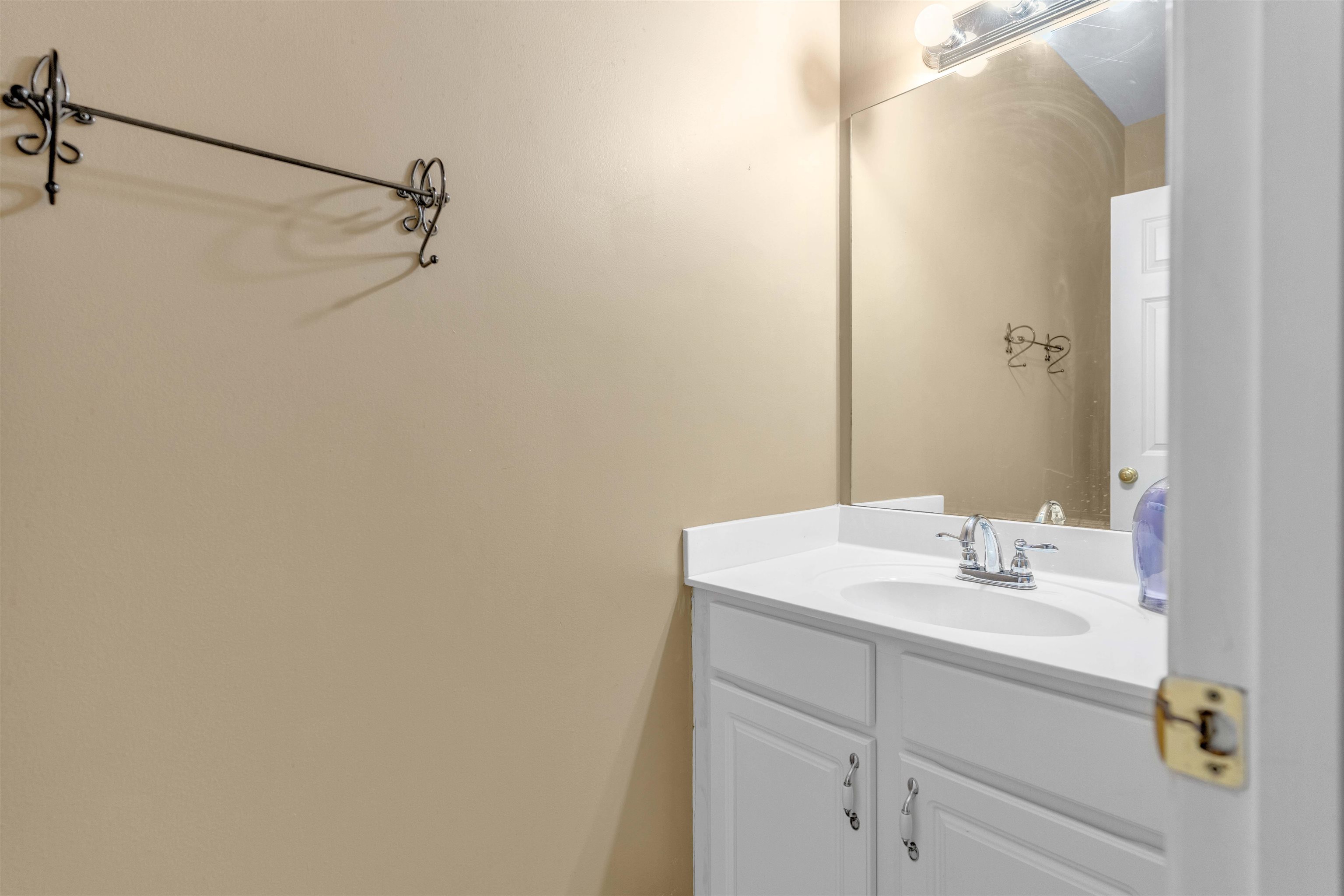 1335 Riding Brook Drive Collierville, TN 38017 - Photo 24 of 32 a bathroom with a sink and a mirror