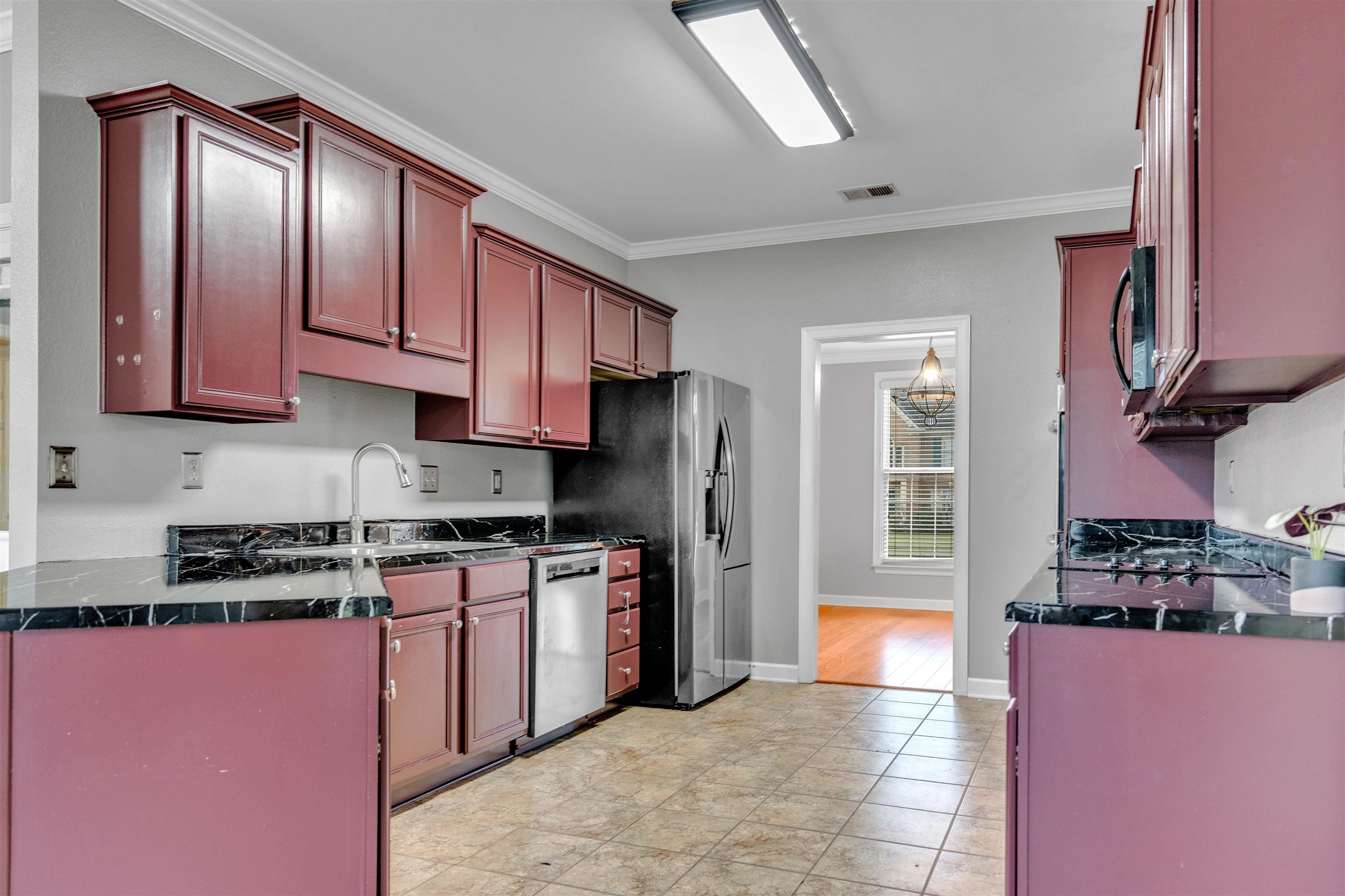 1335 Riding Brook Drive Collierville, TN 38017 - Photo 7 of 32 a kitchen with stainless steel appliances granite countertop a stove top oven a refrigerator a sink and dishwasher