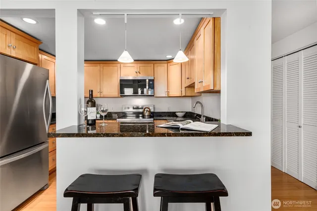 $610,000 | 410 West Roy Street, Unit E101, Seattle, WA 98119
