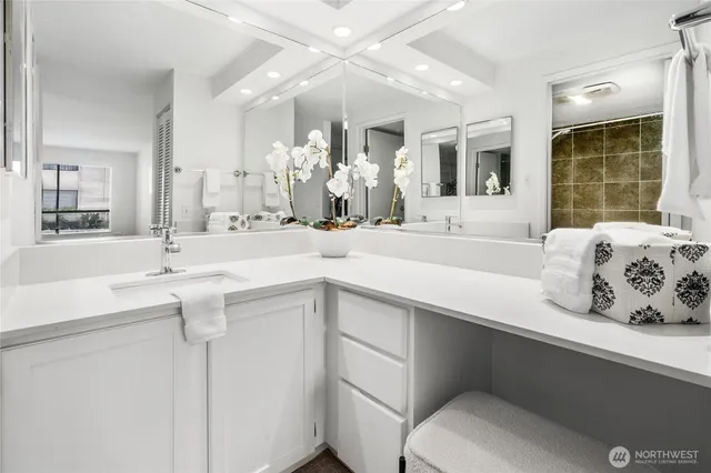 $610,000 | 410 West Roy Street, Unit E101, Seattle, WA 98119