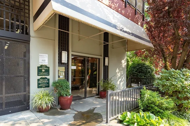 $610,000 | 410 West Roy Street, Unit E101, Seattle, WA 98119