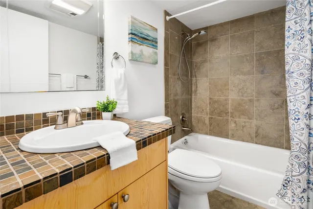 $610,000 | 410 West Roy Street, Unit E101, Seattle, WA 98119