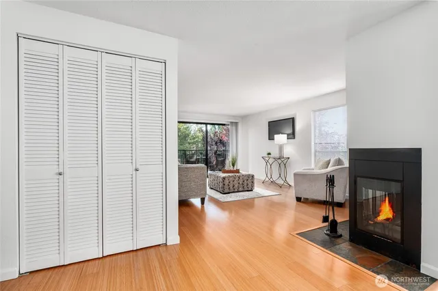 $610,000 | 410 West Roy Street, Unit E101, Seattle, WA 98119