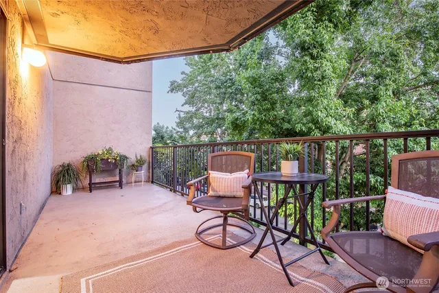 $610,000 | 410 West Roy Street, Unit E101, Seattle, WA 98119