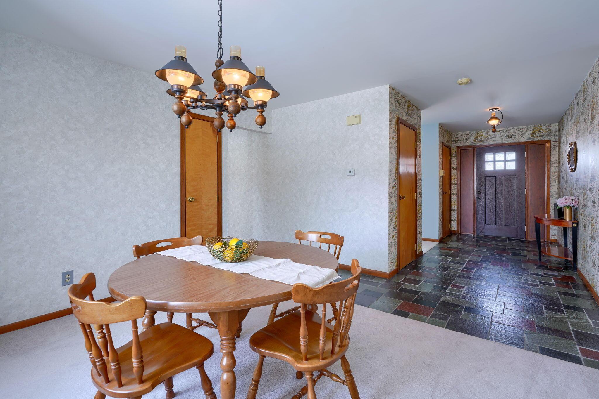 271 Norton Road Columbus, OH 43228 - Photo 9 of 41 271 Norton Road (50)