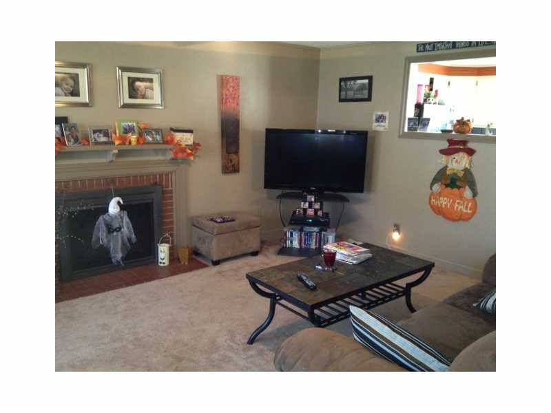 15 Duncan Road Warwick, RI 02886 - Photo 3 of 12 Den/Family/Great Room.