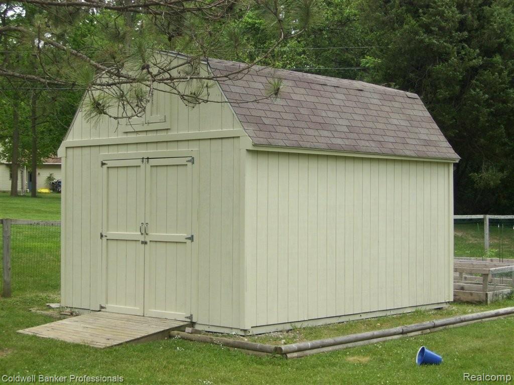 6325 Waldon Road Clarkston, MI 48346 - Photo 23 of 23 STORAGE SPACE!