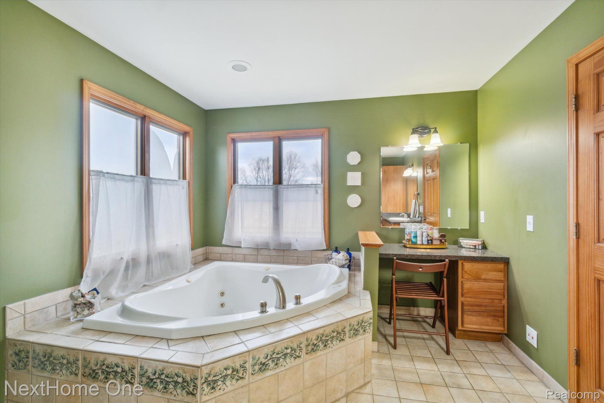 7463 Faussett Road Fenton, MI 48430 - Photo 17 of 53 Garden tub