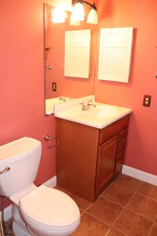 $289,000 | 9 Tanner Crossing, Unit 9, Wethersfield, CT 06109