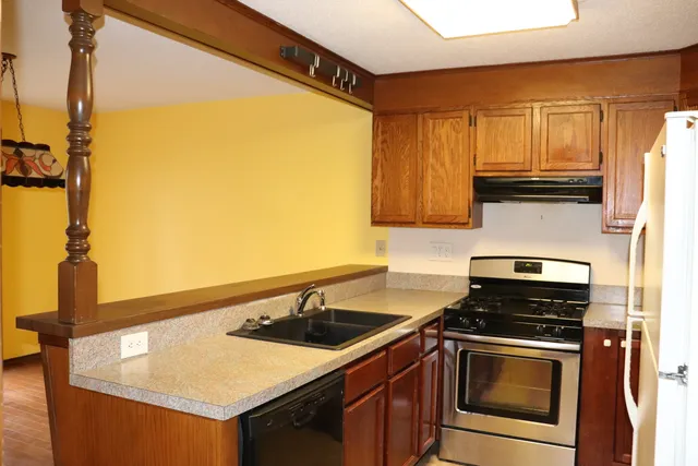 $289,000 | 9 Tanner Crossing, Unit 9, Wethersfield, CT 06109