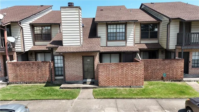 $155,000 | 2948 Manhattan Boulevard, Unit 215, Harvey, LA 70058
