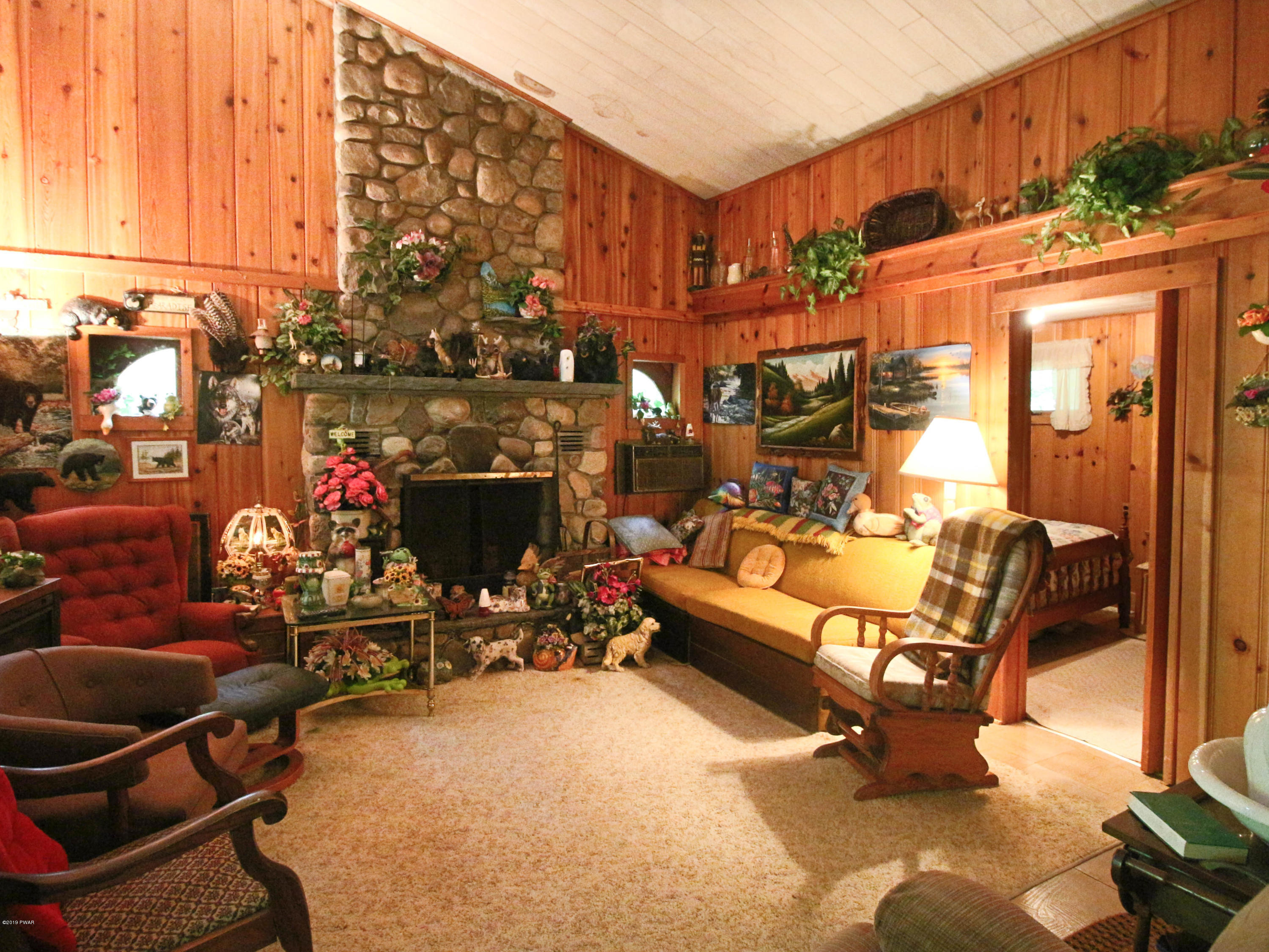 105 Oneida Road Shohola, PA 18458 - Photo 23 of 34 Living Area