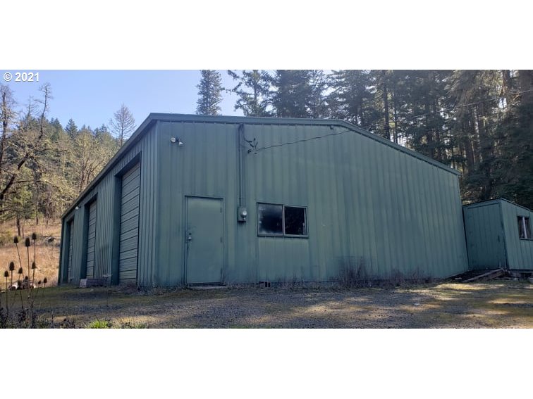 84693 Sarvis Berry Lane Eugene, OR 97405 - Photo 3 of 30