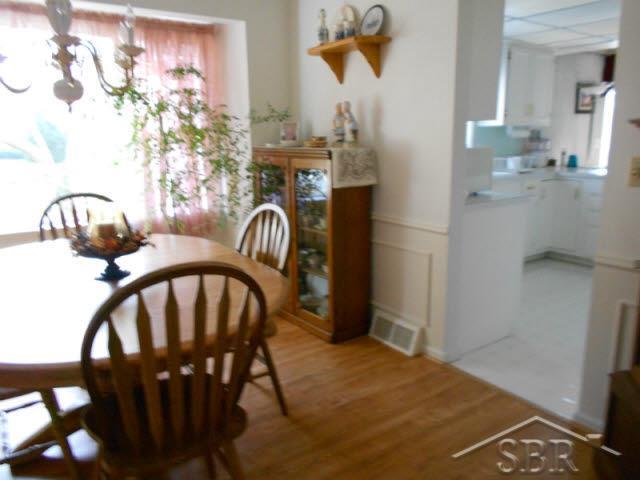861 Stoneham Road Saginaw, MI 48638 - Photo 3 of 20 20105411-2.JPG
