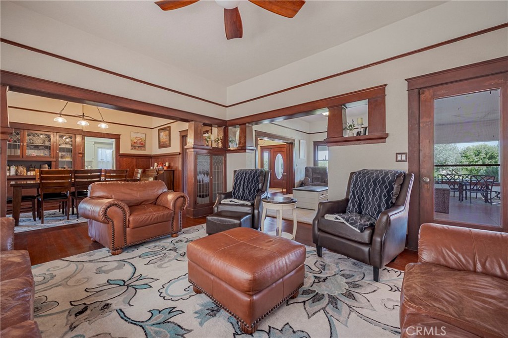 14625 Le Grand Road Le Grand, CA 95333 - Photo 27 of 60 a living room with furniture and a large window