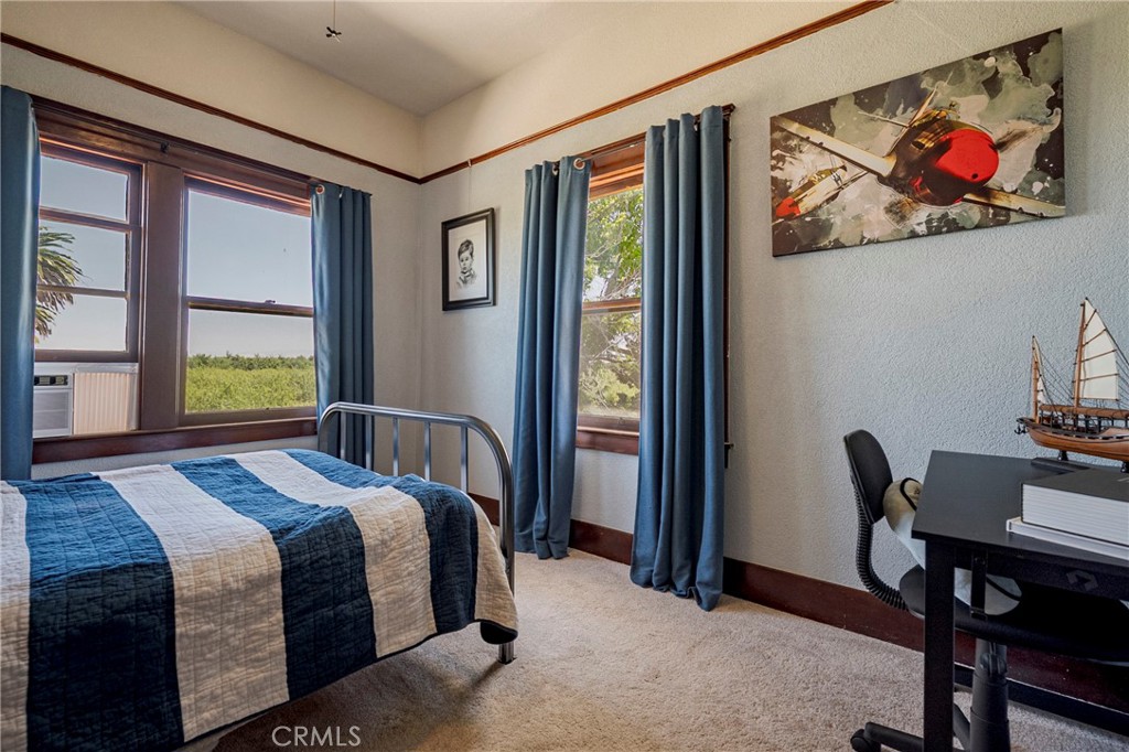14625 Le Grand Road Le Grand, CA 95333 - Photo 44 of 60 a bedroom with a bed and a desk