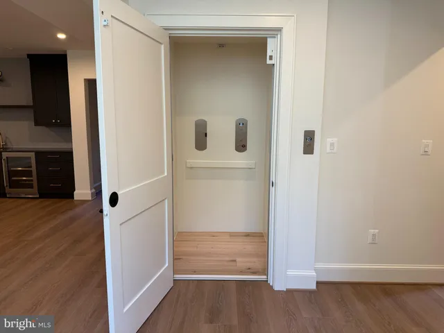 $3,195,000 | 4911 37th Street North, Arlington, VA 22207