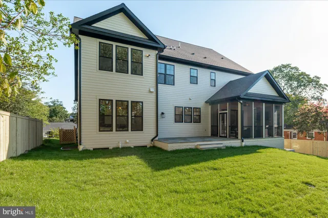 $3,195,000 | 4911 37th Street North, Arlington, VA 22207