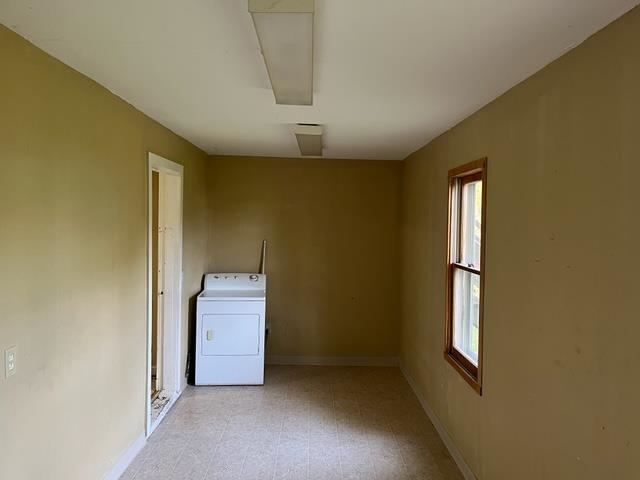 2122 Rivington Road Loves Park, IL 61111 - Photo 13 of 15 an empty room with windows