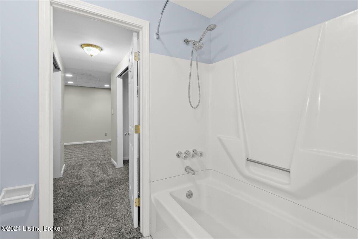 821 Foxgate Road Louisville, KY 40223 - Photo 31 of 41 33-821 Foxgate Rd-33