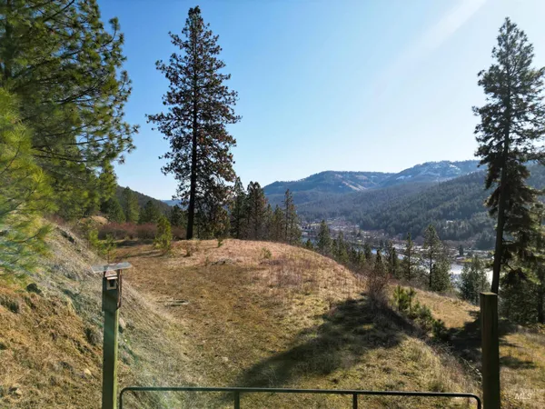 $249,000 | 618 Quail Drive, Lenore, ID 83541